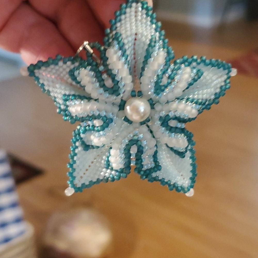 Flower pendent